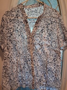 Women's Floral Short-Sleeve Shirt - Navy and White